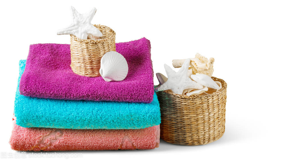 纯白背景下的静谧奢享 水疗沐浴与装饰用品的艺术陈列